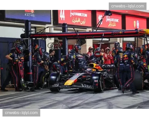 F1沙特大奖赛正赛：维斯塔潘起步遭遇事故，勒克莱尔领跑